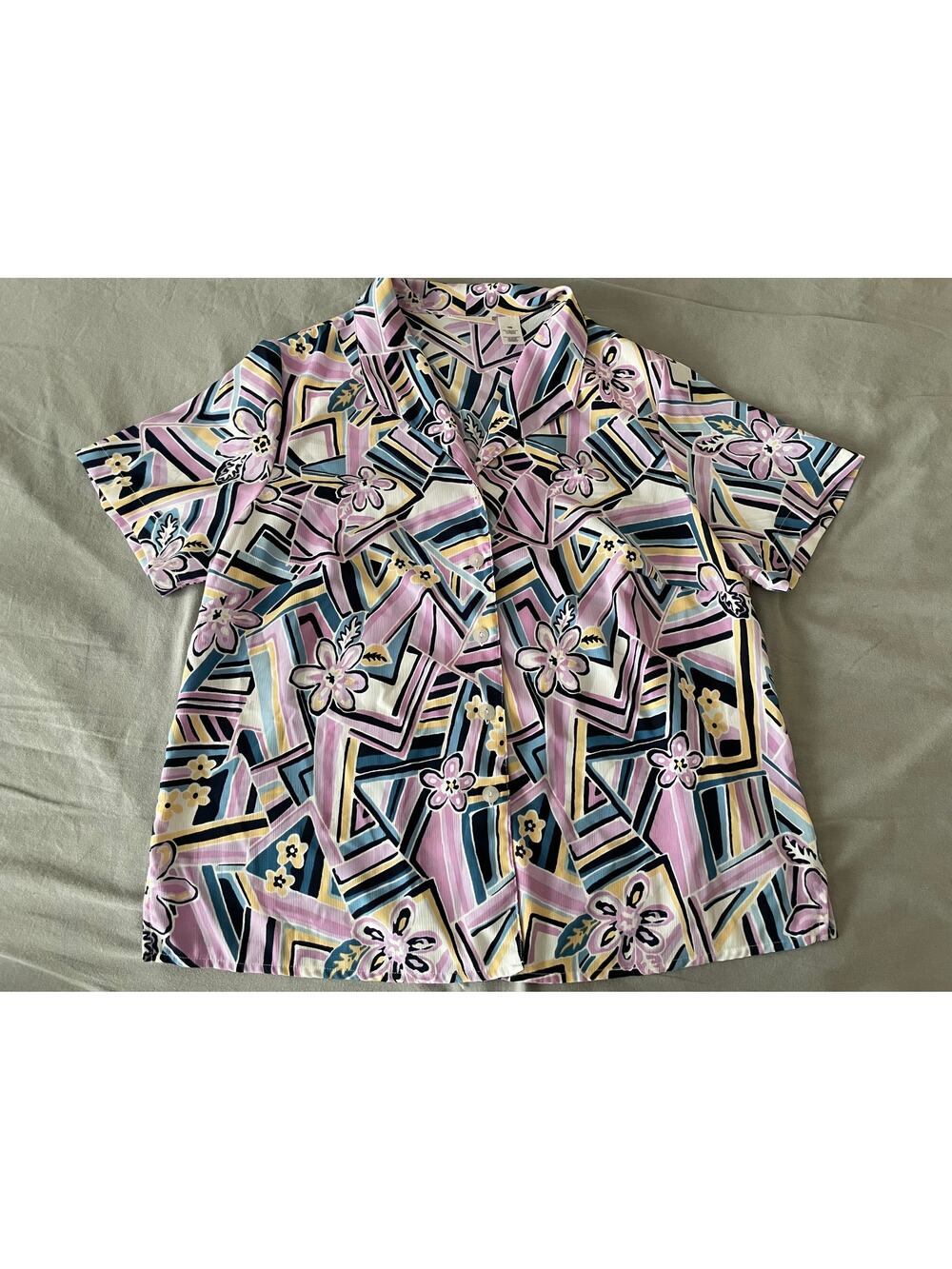 Alfred Dunner Abstract floral Bold Pattern Size 16 Short sleeve blouse